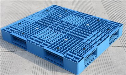 Tvíhliða plastbretti